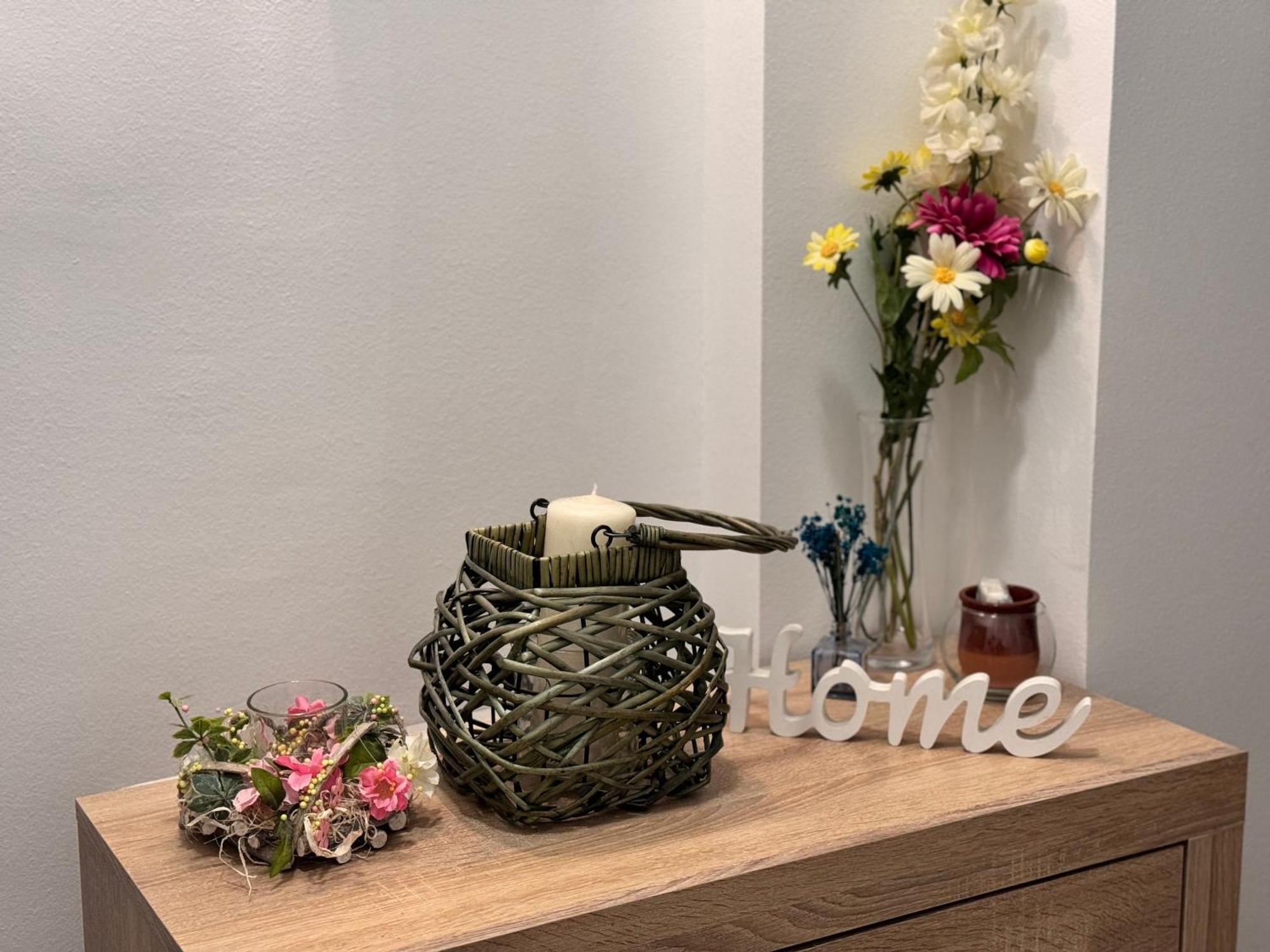 Home1 *